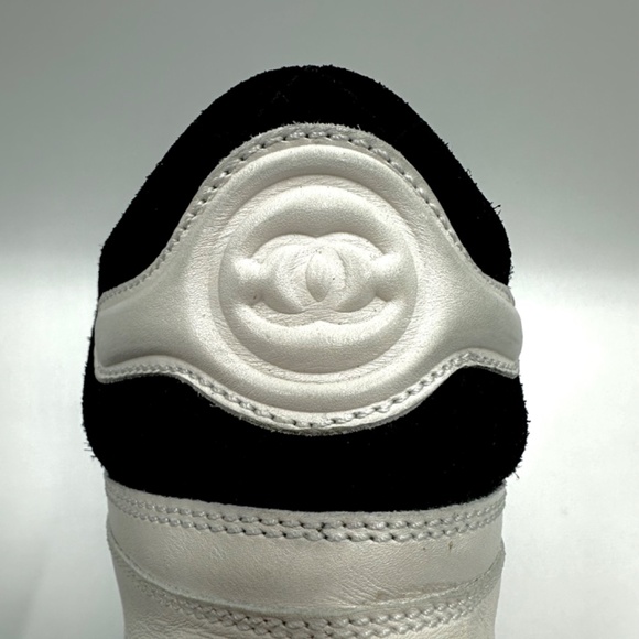 CHANEL Cream Leather Winter Booties / WOMENS 8.5 - Picture 11 of 16